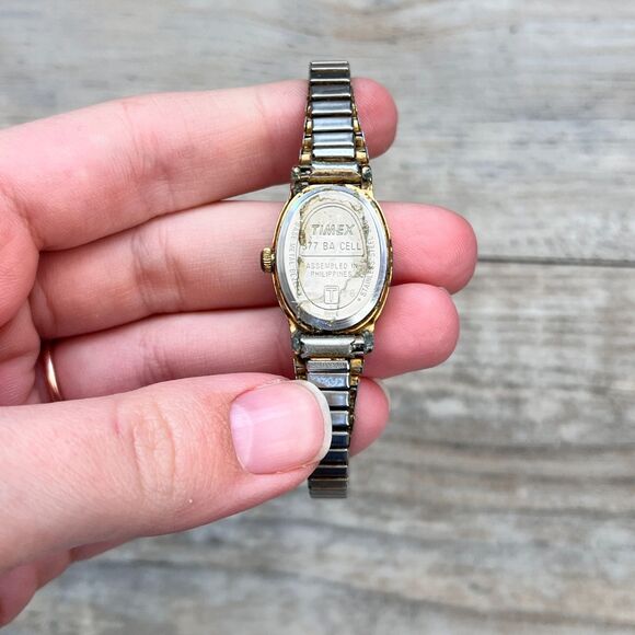 Vintage Timex Petite Gold Tone Stretch Band Quartz Watch Oval Face Antique Daint main image 6